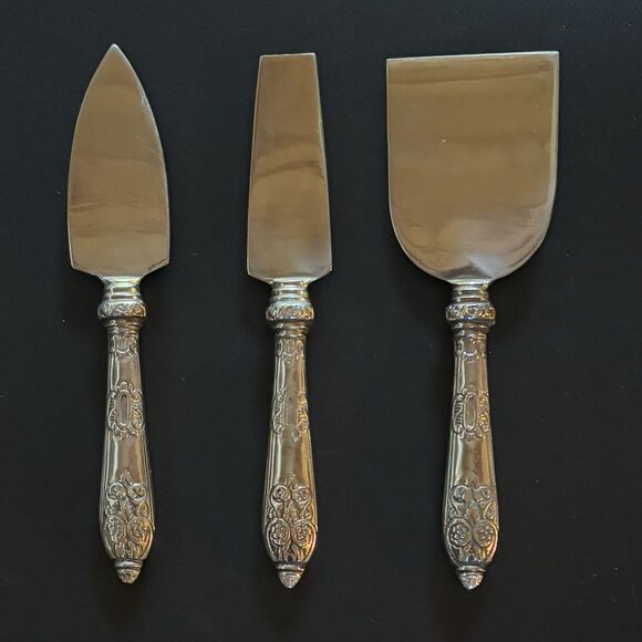 Vintage 3 Piece Silverplate Cheese Serving Set Hertiage Pattern 1847 Roger Bros - Picture 2 of 6